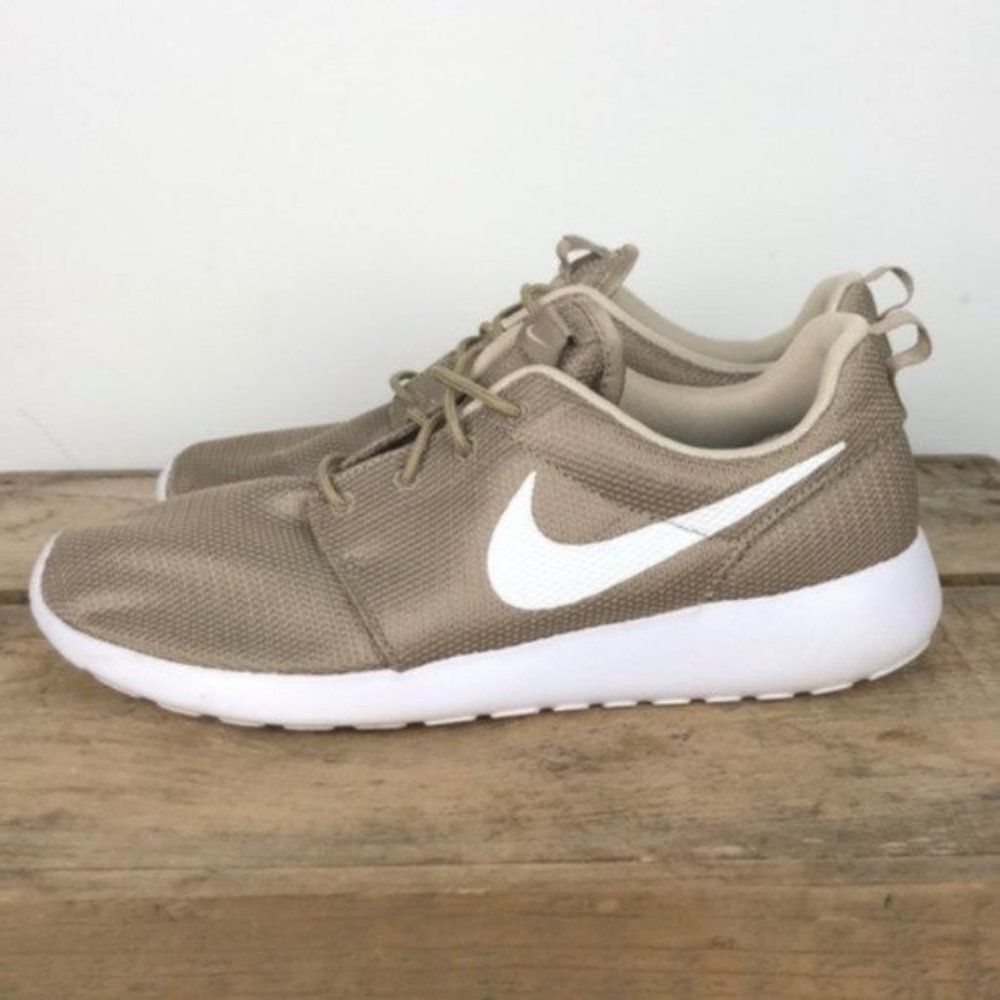 NIKE Roshe gold running sneaker women’s size 9.5 - Picture 6 of 10